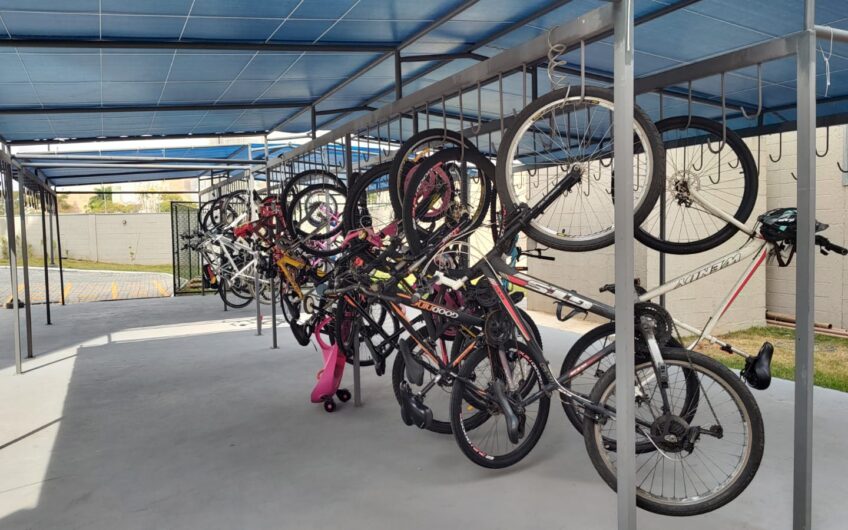 Apartamento 2 dorm 44 m2 , com vaga , varanda vista para o  Shopp Mooca, piscina, quadra poliestportiva, churrasqueira. Novo e vista livre andar alto! R$ 410 mil.