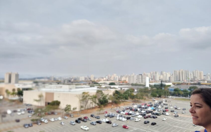 Apartamento 2 dorm 44 m2 , com vaga , varanda vista para o  Shopp Mooca, piscina, quadra poliestportiva, churrasqueira. Novo e vista livre andar alto! R$ 410 mil.