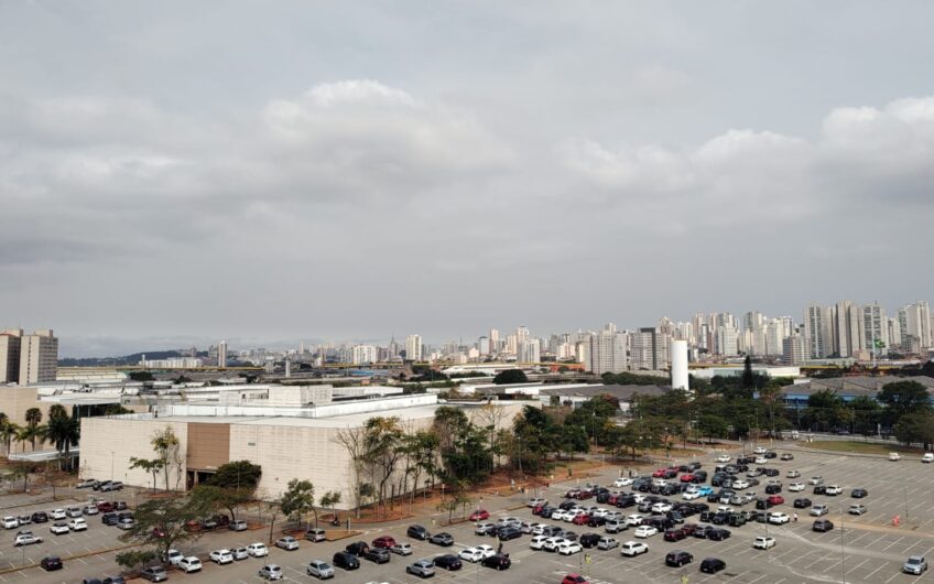 Apartamento 2 dorm 44 m2 , com vaga , varanda vista para o  Shopp Mooca, piscina, quadra poliestportiva, churrasqueira. Novo e vista livre andar alto! R$ 410 mil.